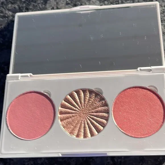 OFRA MIDI Palette Sitting Pretty blushes in peach & soft pink + peach glow - Picture 4 of 5
